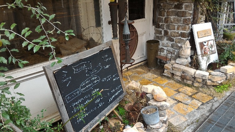 ポパンクールカフェ玄関